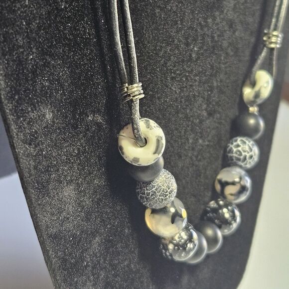 Black And White Themed Semiprecious Beaded Necklace Cord Chain 19-22" - Picture 6 of 15